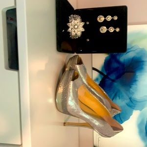 Silver and rhinestone sz 7.5 Gianni Bini 5” heels and matching jewelry.